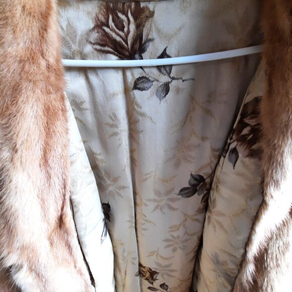 Vintage mink coat, blonde colour, knee length, fur in excellent condition. - Picture 9 of 15